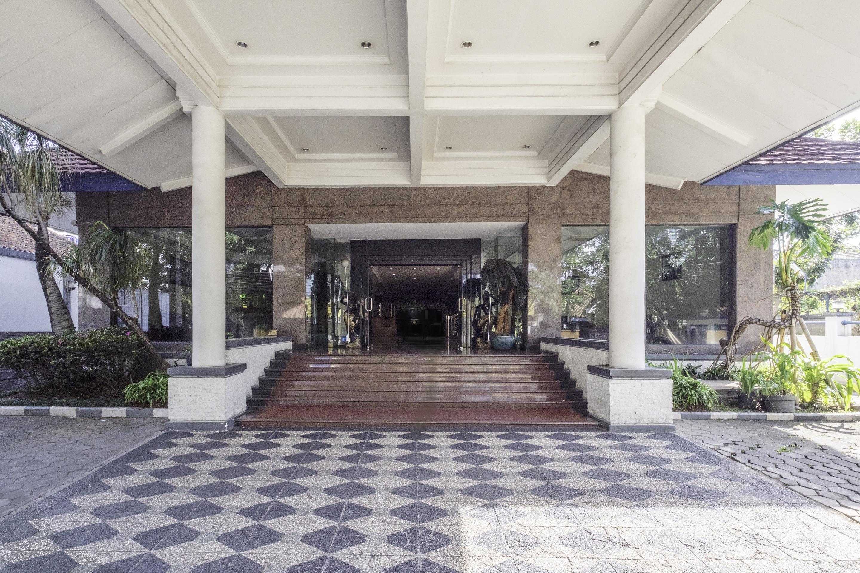 Collection O 25 Hotel Baltika บันดุง ภายนอก รูปภาพ